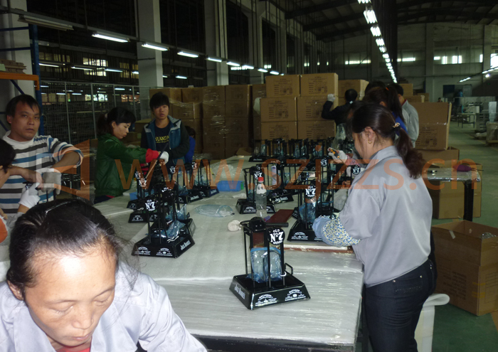 杰克丹尼品牌酒架展示架生產(chǎn)過程 杰克丹尼品牌酒架展示架生產(chǎn)過程