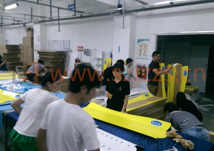 亞克力展示架生產(chǎn)包裝中3 亞克力展示架生產(chǎn)包裝中3