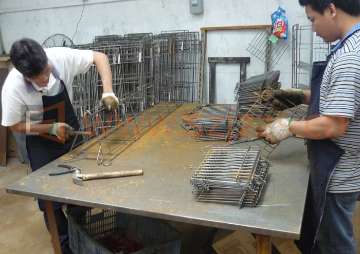 金屬展示架鐵線折彎焊接中 金屬展示架鐵線折彎焊接中