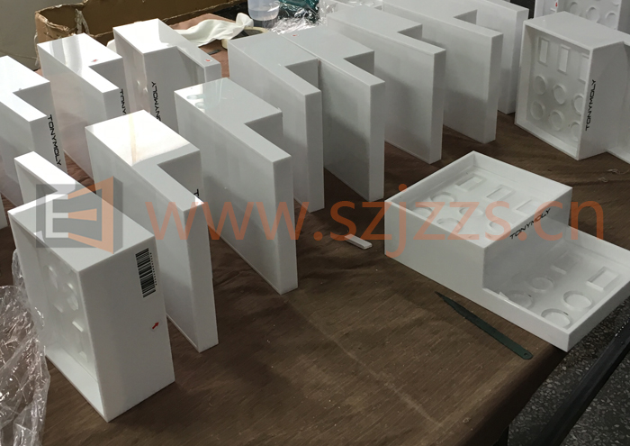 亞克力展示架粘接完成